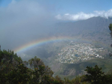 Arc-en-ciel sur le cirque de Cilaos (Ile de La Réunion)