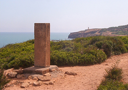 Albert Camus, sa stèle - Tipasa, son phare